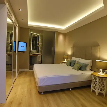 Hotel Bella &