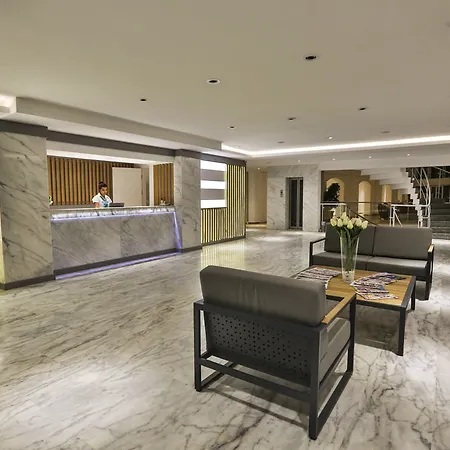 Hotel Bella & 4*