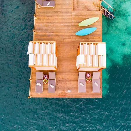 Hotel Bella &