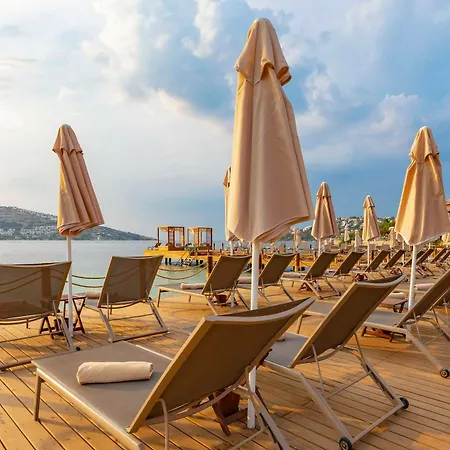 Hotel Bella &