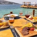 Hotel Bella &