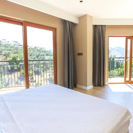 Hotel Bella &