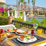 فندق ومنتجع وسبا Bella 4*