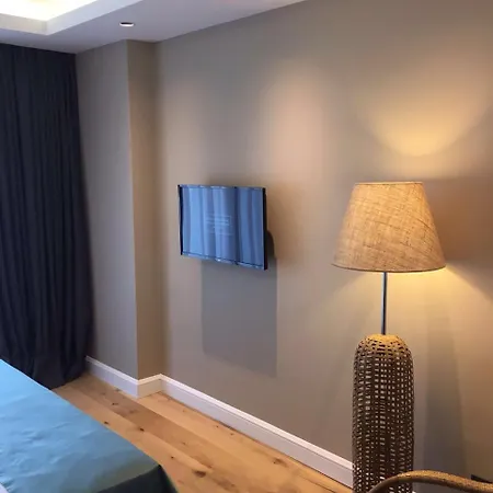 Bella & גונדוגן