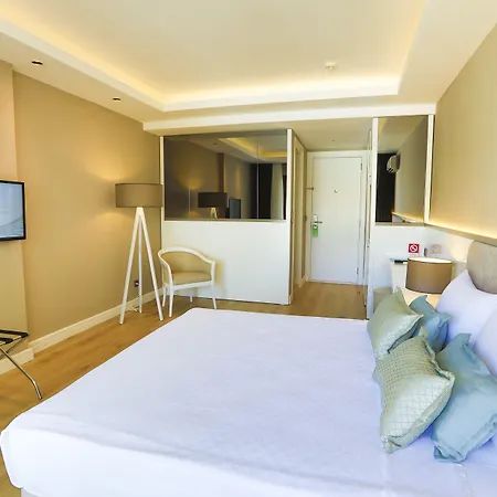 Bella & גונדוגן