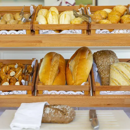 Bella & גונדוגן