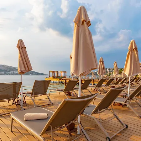 Hotel Bella &