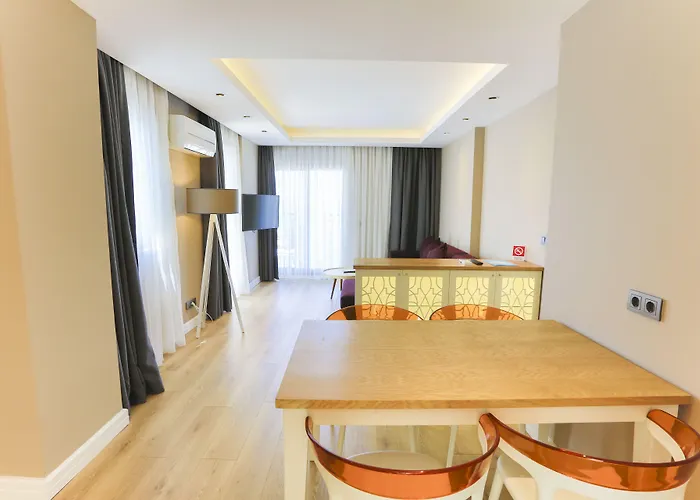 Hotell Bella & 4*